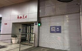 Flat recém-reformado e bem localizado